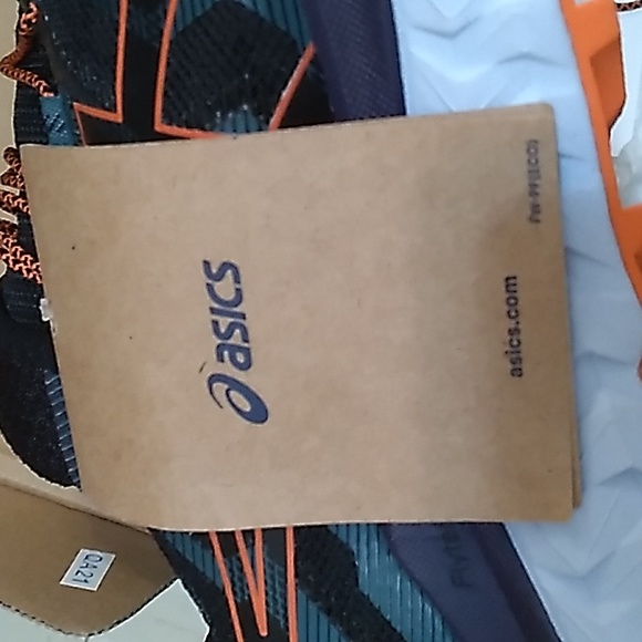 ASICS Running Shoes 8 RUNS SMALLER TRUE 7.5 - Picture 3 of 14